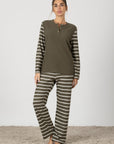 Michela | Pigiama Lungo - Verde Militare a Righe